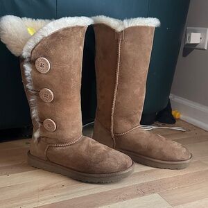 Ugg Bailey Button Triplet Camel boot size 8